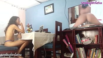 Играть Мой сводный брат пригласил меня посмотреть фильм. я не знал, что это порно