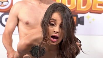 Oynat Esmer hottie maddy may onu horoz manipüle etme becerilerini gösterir