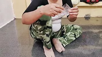 Oynat Desi hizmetçi komik seks tarafından ev sahibi tarafından sert doggystyle becerdin