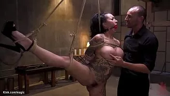 play Enormes tetas alt escravo amarrado e chicoteado