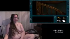Играть Обнаженная геймерская девушка Нэнси Дрю: Brunette Bbw Fetish Play через часть 5