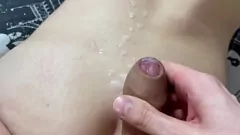 Reproducir Mi gran polla no puede resistir su apretado coño adolescente y culo curvilíneo