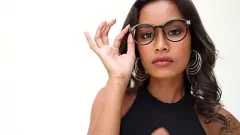 Putar Dewi Ebony Dewi Putri Cinta, menampilkan vaginanya yang ketat dan pantat besarnya