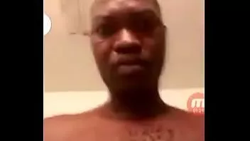 Redare Videoclipul gol al lui primus akwenye de naționalitate haitiană, dar în prezent în SUA
